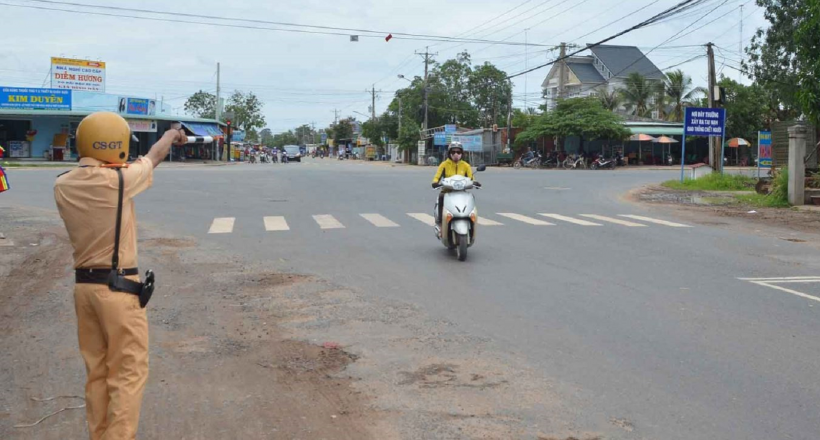 Vượt đèn đỏ bị phạt bao nhiêu tiền năm 2020?