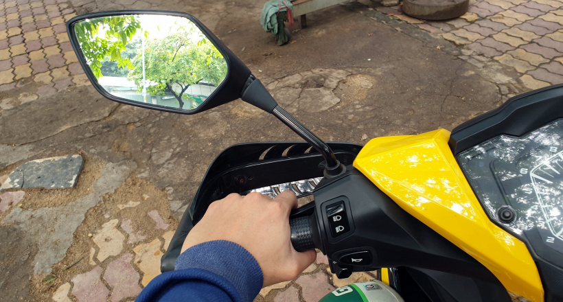 Xe máy lắp gương thời trang có bị xử phạt không?