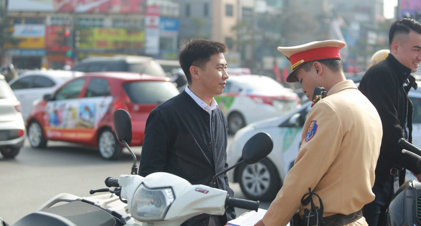 Người vi phạm giao thông không ký biên bản, có bị xử phạt?