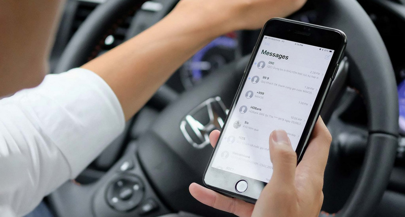 Năm 2020: Sử dụng điện thoại khi đang lái xe bị phạt nặng cỡ nào?