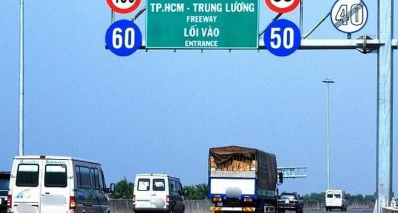 Mức phạt dành cho ô tô và xe máy di chuyển chậm hơn tốc độ tối thiểu là bao nhiêu?