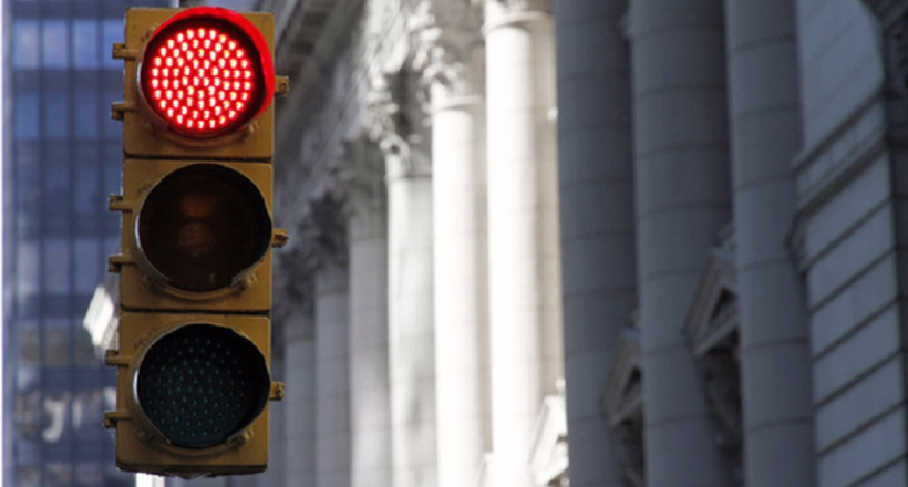 Tín hiệu đèn đỏ có được phép quay đầu xe?