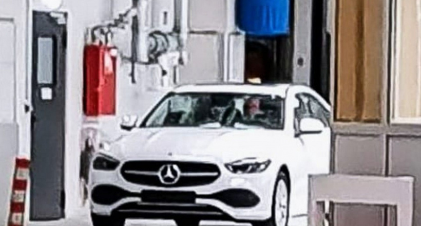 Mercedes-Benz C-Class 2022 lộ diện không che chắn