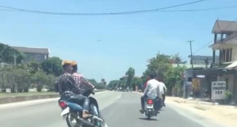 Đi xe lạng lách, đánh võng bị xử phạt bao nhiêu năm 2021?