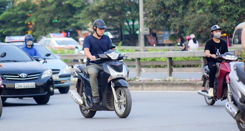 Sử dụng điện thoại khi lái xe bị phạt như thế nào năm 2021?