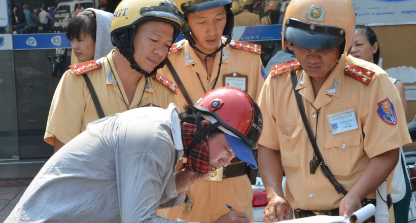 Lỗi không có bằng lái xe bị phạt bao nhiêu tiền năm 2021