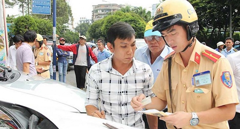 Mức xử phạt lỗi không mang giấy đăng ký xe khi tham gia giao thông là bao nhiêu?