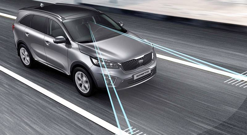 Những hệ thống cảnh báo làn đường trên ô tô, lái xe nhất định phải biết