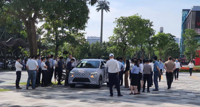 VinFast VF e34 chạy thử trên đường phố Việt Nam, chờ ngày ra mắt