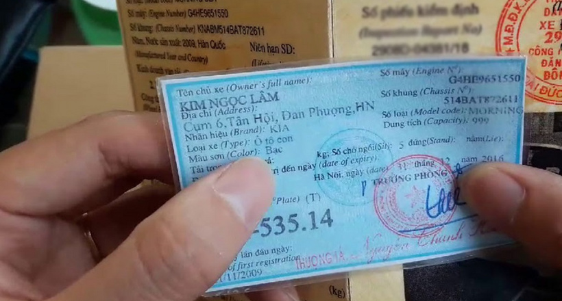 Bao nhiêu tuổi thì được đứng tên trong giấy đăng ký xe?