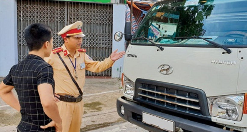 Mức xử phạt khi không niêm yết thông tin trên xe ô tô tải là bao nhiêu?