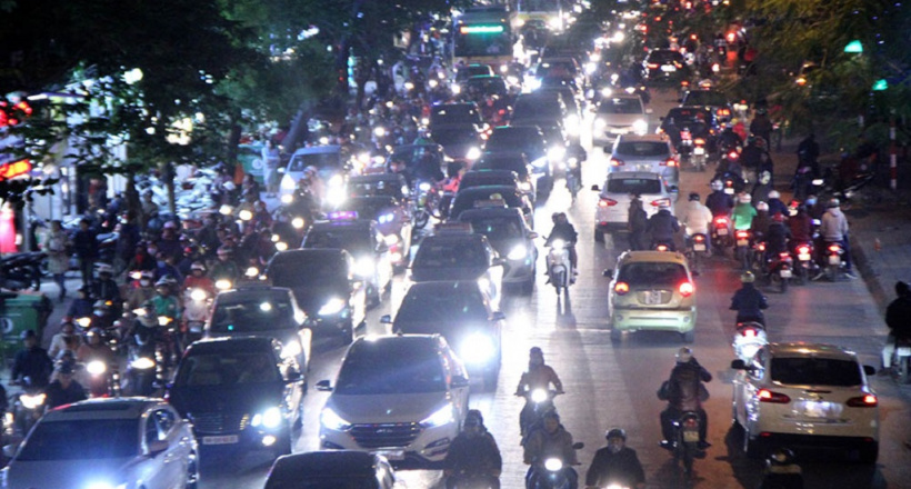 Bật đèn pha trong những trường hợp nào sẽ bị xử phạt?