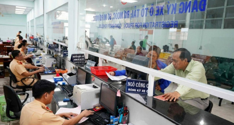 Người dân ngồi nhà có thể đăng ký xe qua mạng từ ngày 21/7