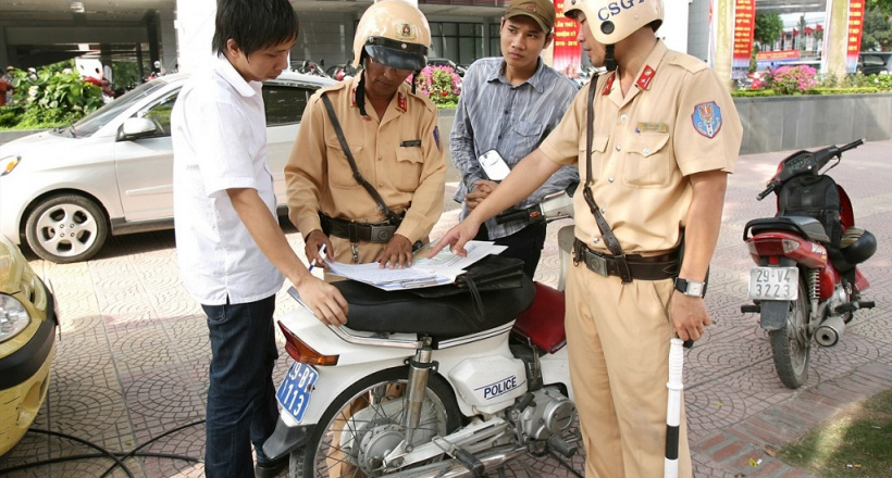 Tang vật và phương tiện vi phạm hành chính được tạm giữ như thế nào?