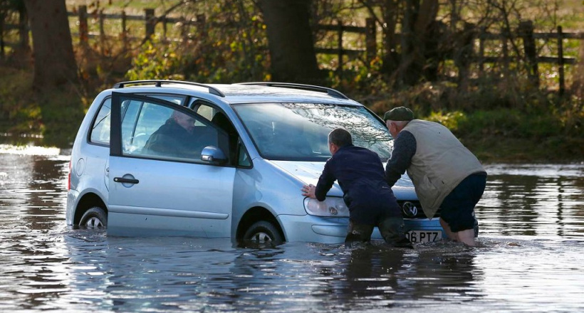 Xe ô tô bị ngập nước được bảo hiểm bồi thường ra sao?