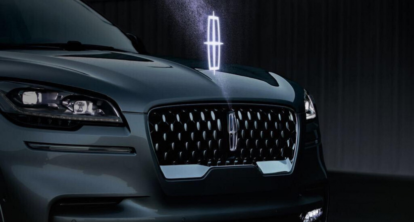 Ford phát triển công nghệ cá nhân hoá logo thông qua hình ảnh chiếu 3D