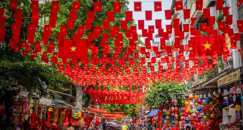 Thu Hà Nội: Rợp cờ hoa, nồng nàn khí thế ngày Quốc Khánh 2/9