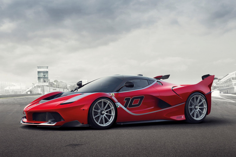 7 lần Ferrari kiện chính khách hàng của mình