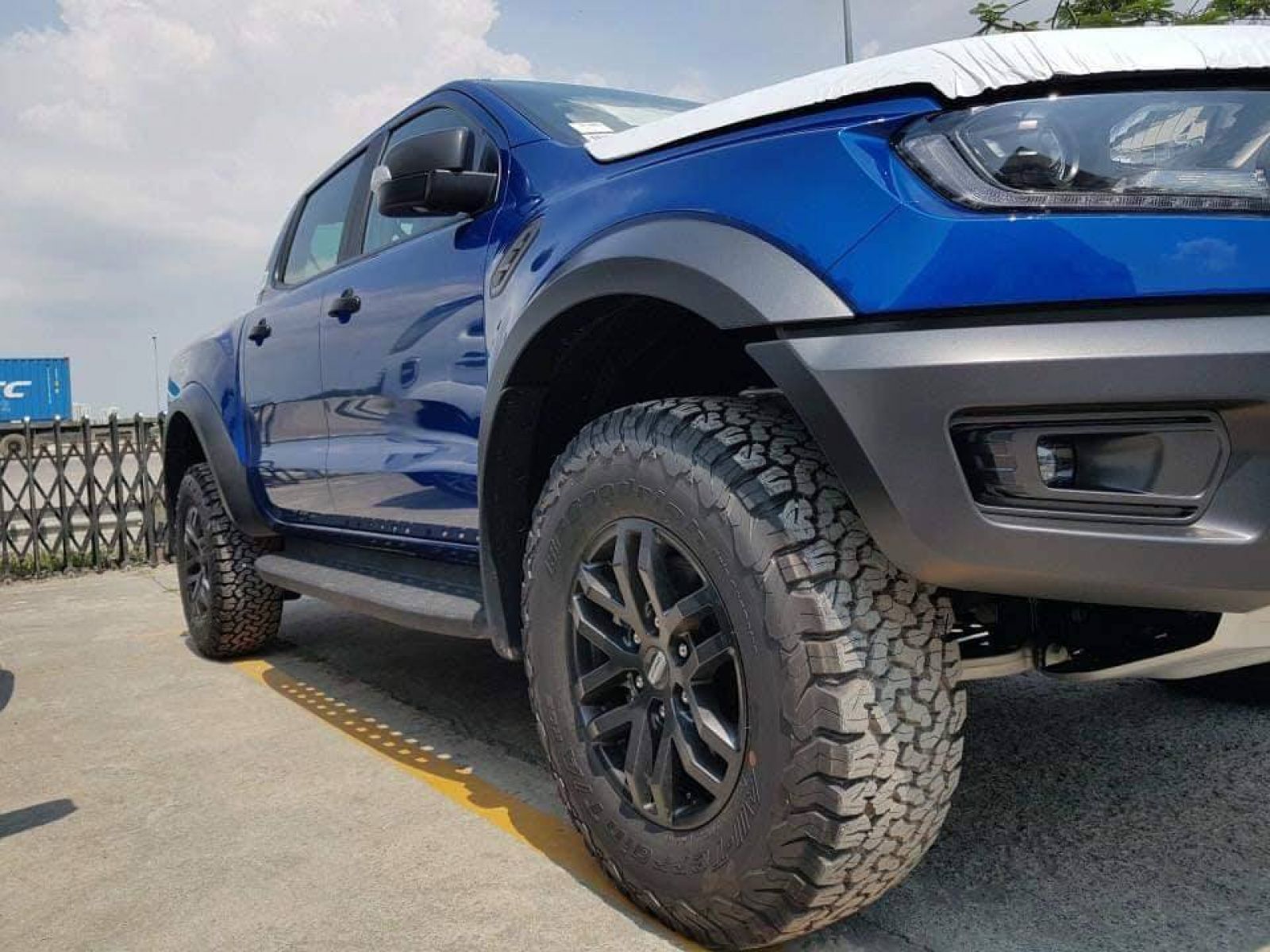 Thiết kế bên hông xe Ford Ranger Raptor 