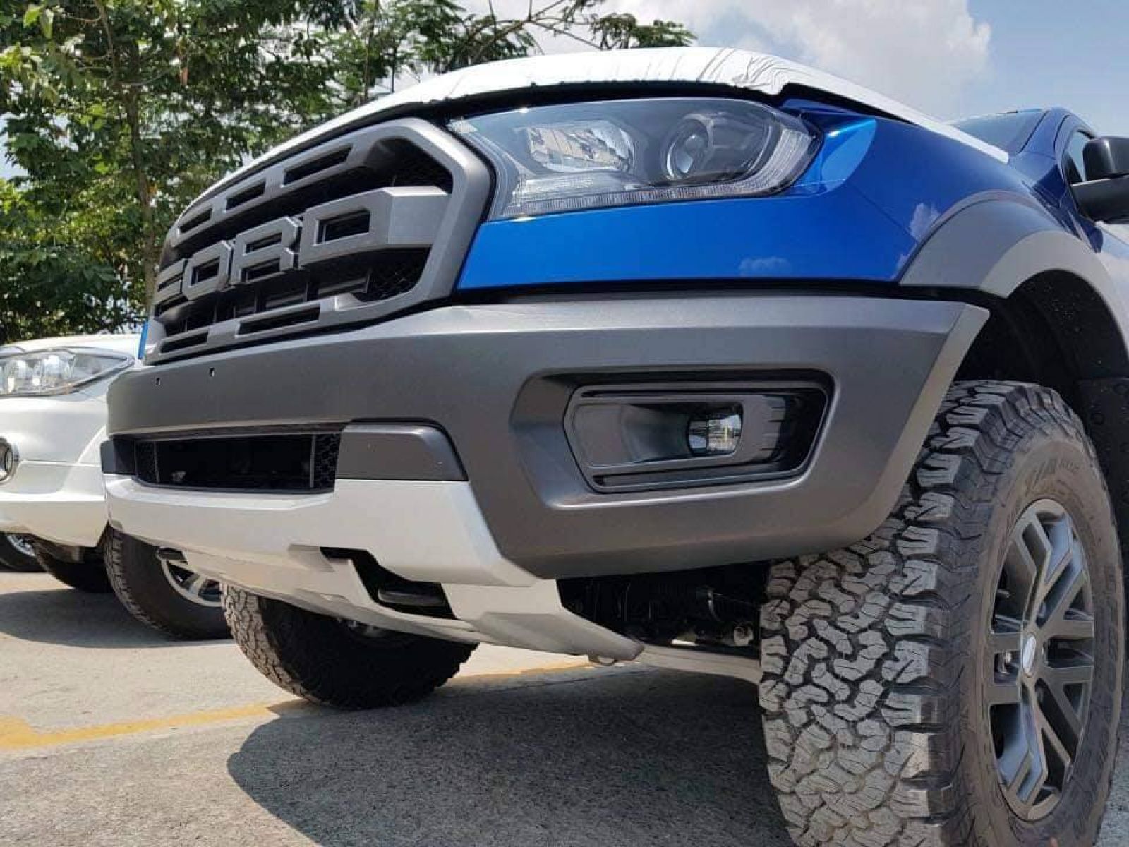 Thiết kế đèn pha và đèn sương mù của Ford Ranger Raptor