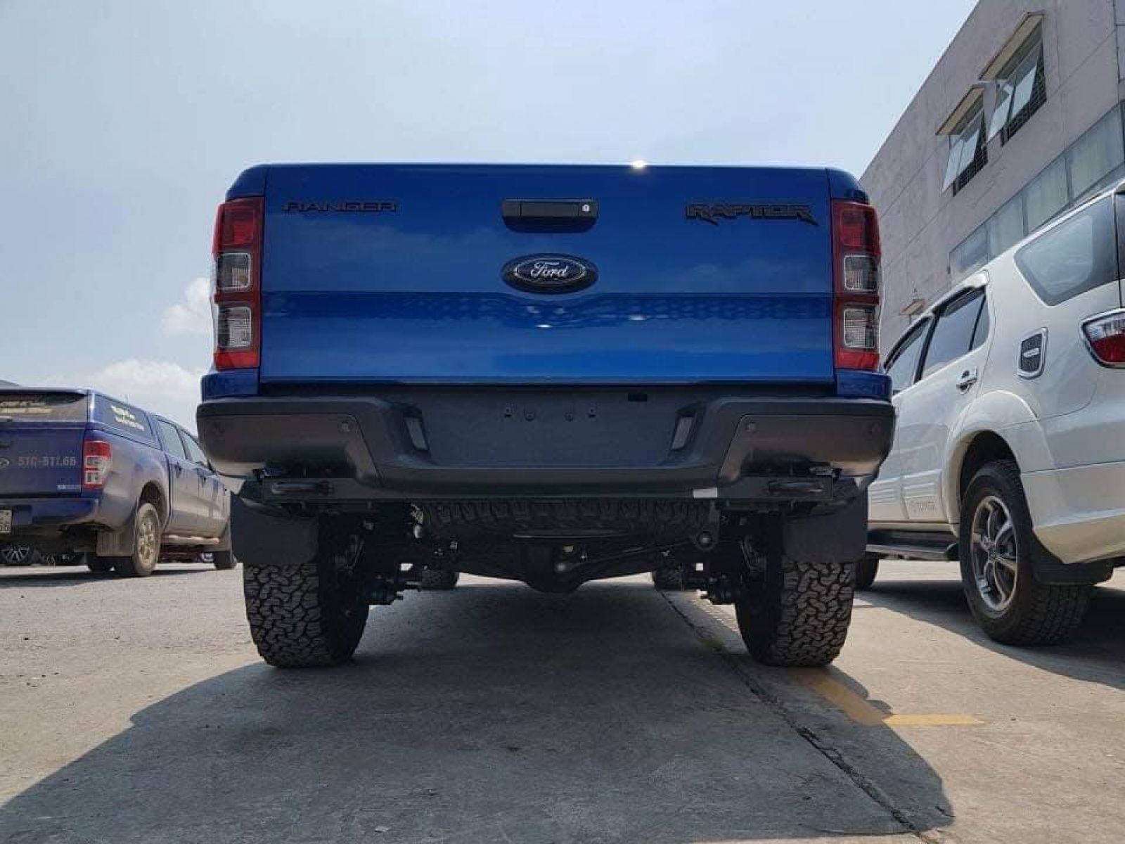 Phía sau xe Ford Ranger Raptor 