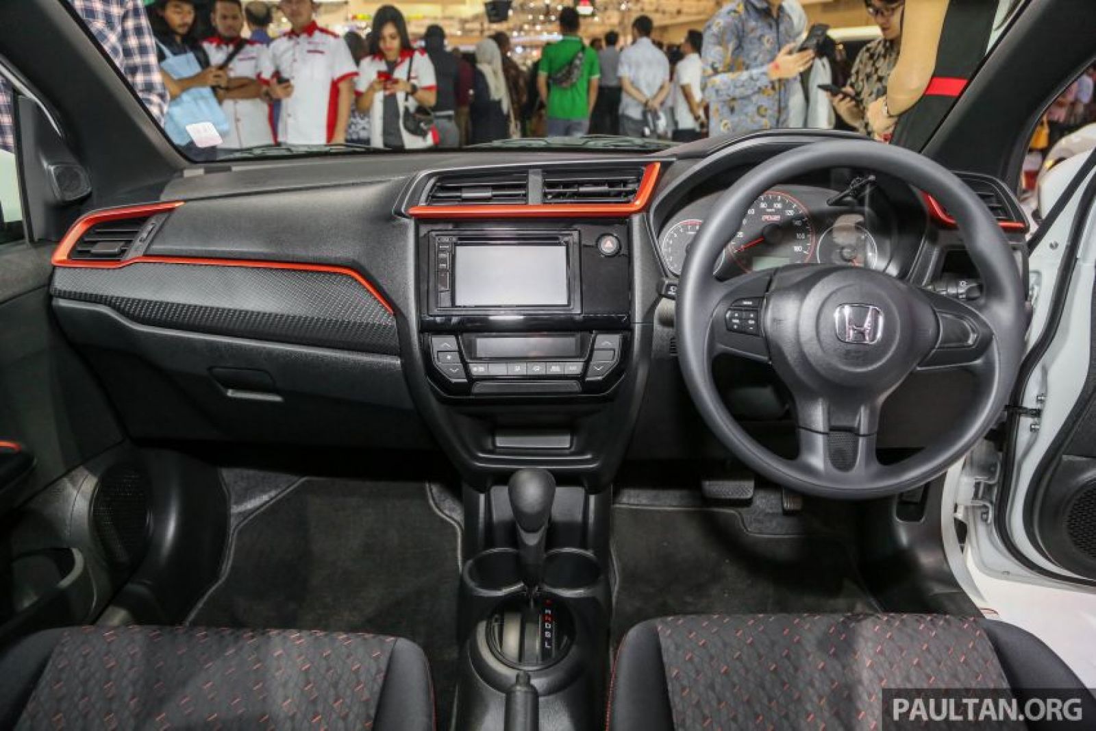 Thiết kế hàng ghế trước xe Honda Brio