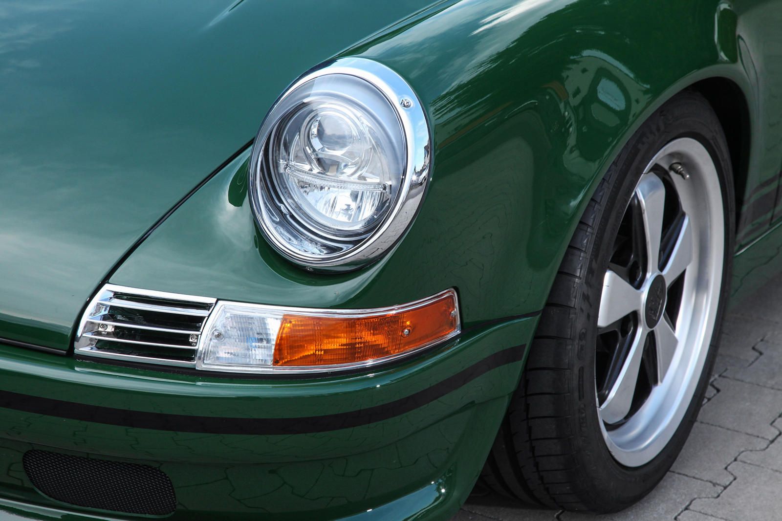 Thiết kế đèn pha và la zăng xe Porsche 911 964