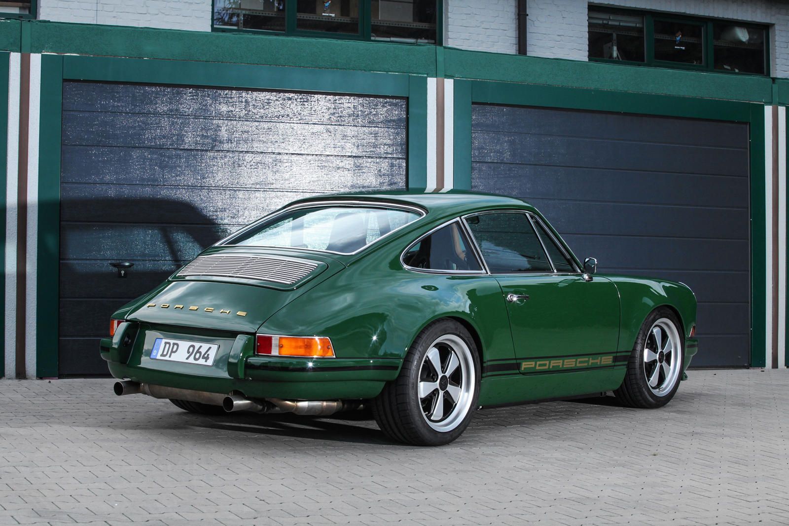 Thiết kế phía sau xe Porsche 911 964