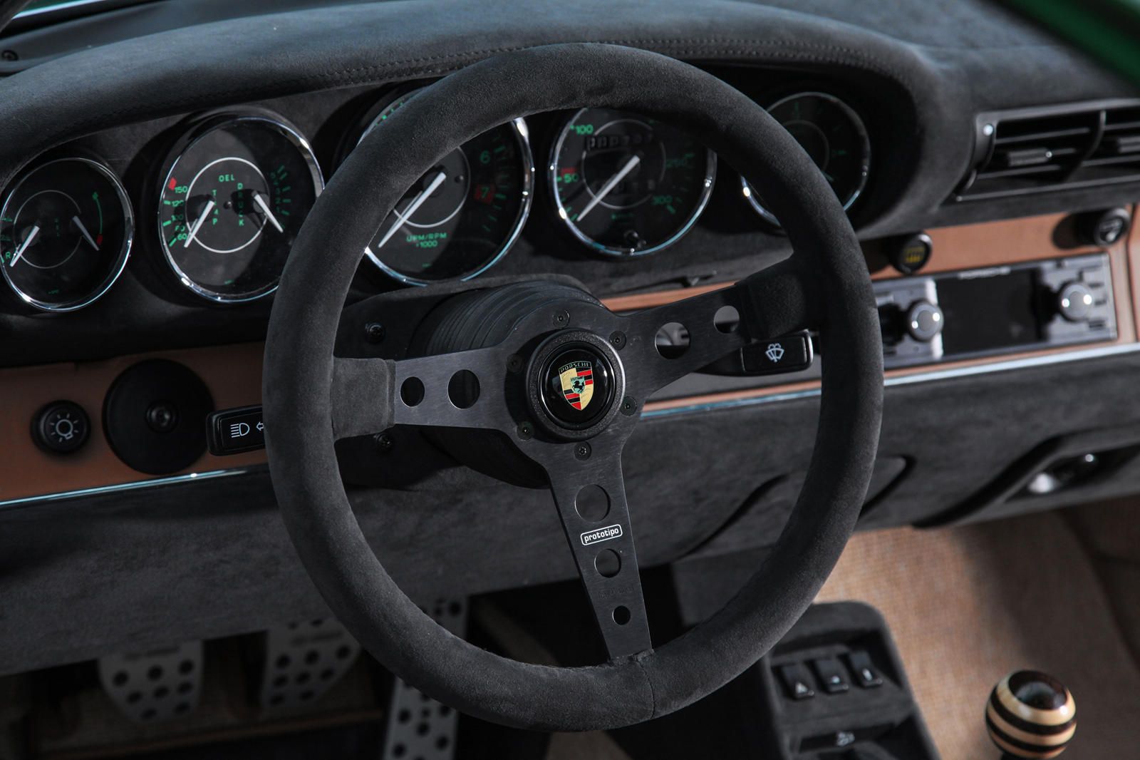 Thiết kế vô lăng xe Porsche 911 964