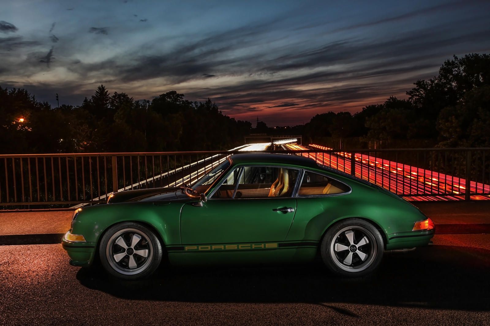 Chiếc Porsche 911 được phục chế có màu xanh Ai-len