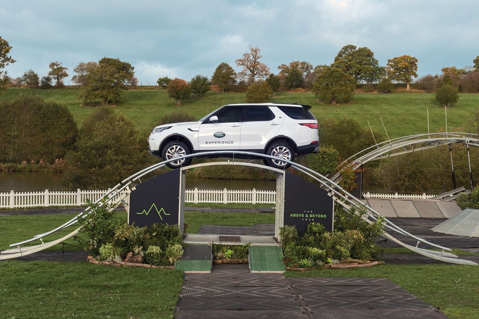 Cơ hội lái thử những mẫu SUV hạng sang của Land Rover