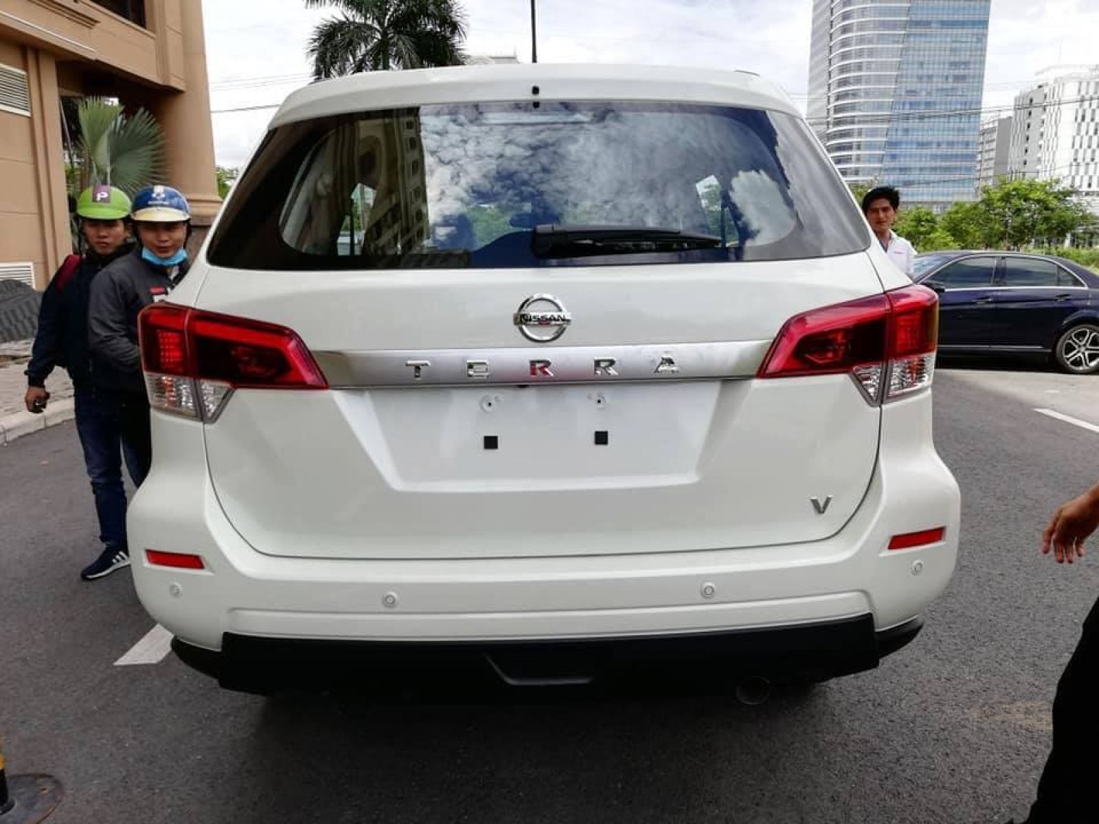 Thiết kế đuôi xe Nissan Terra