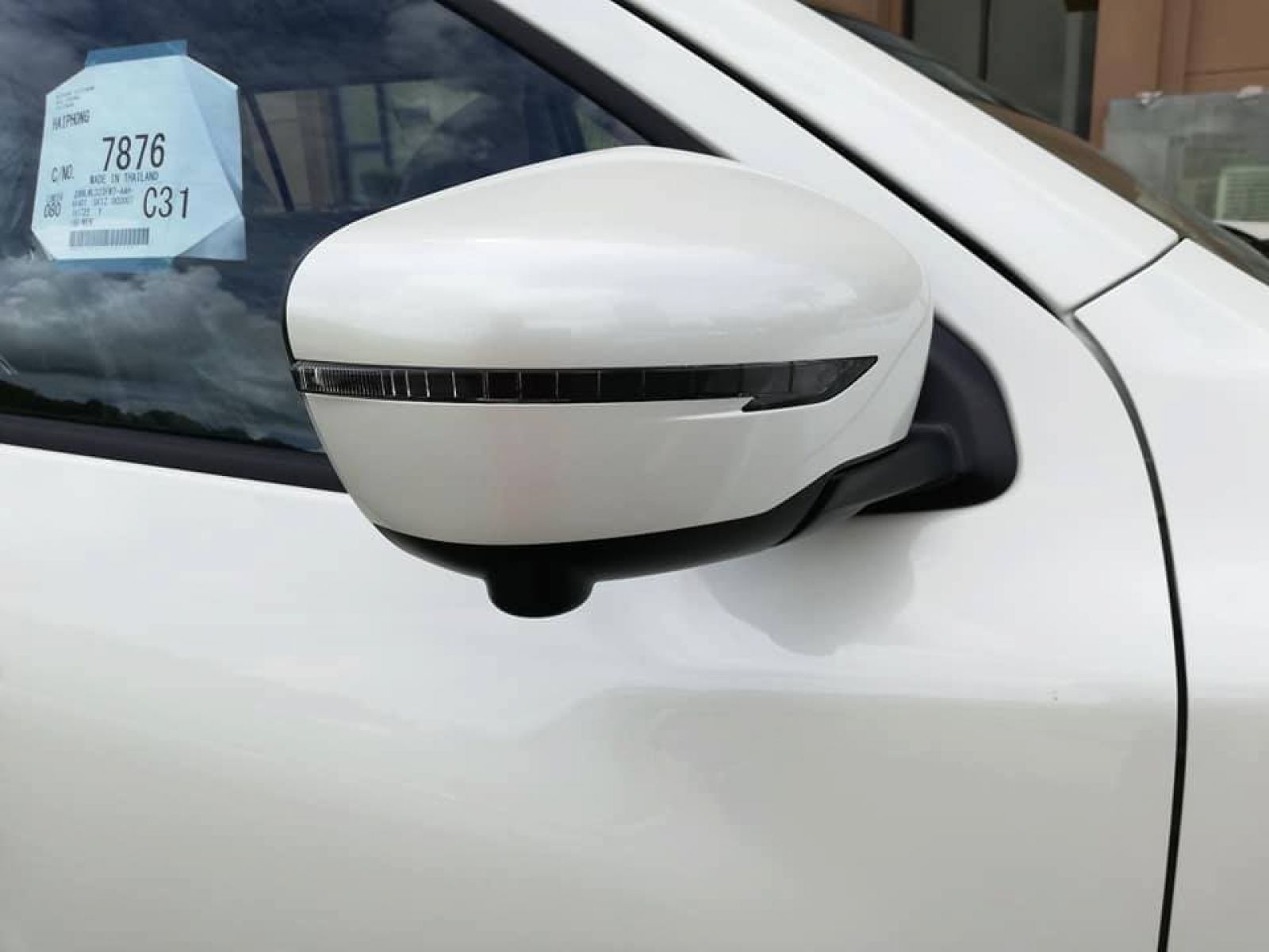 Gương chiếu hậu tích hợp báo rẽ, chỉnh điện và camera 360