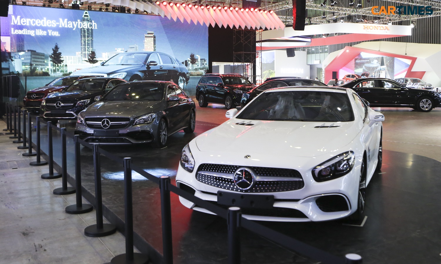 Gian trưng bày của Mercedes-Benz đã gần như sẵn sàng