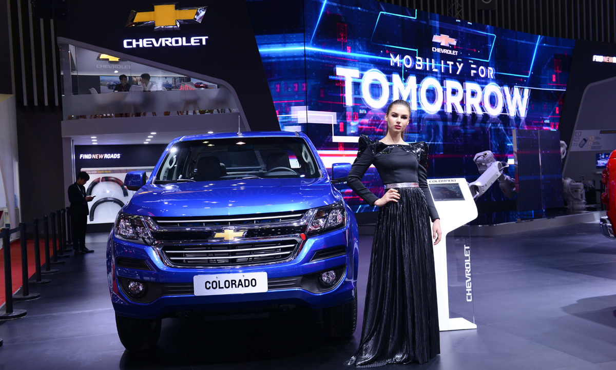 Chevrolet Colorado Storm phiên bản màu xanh