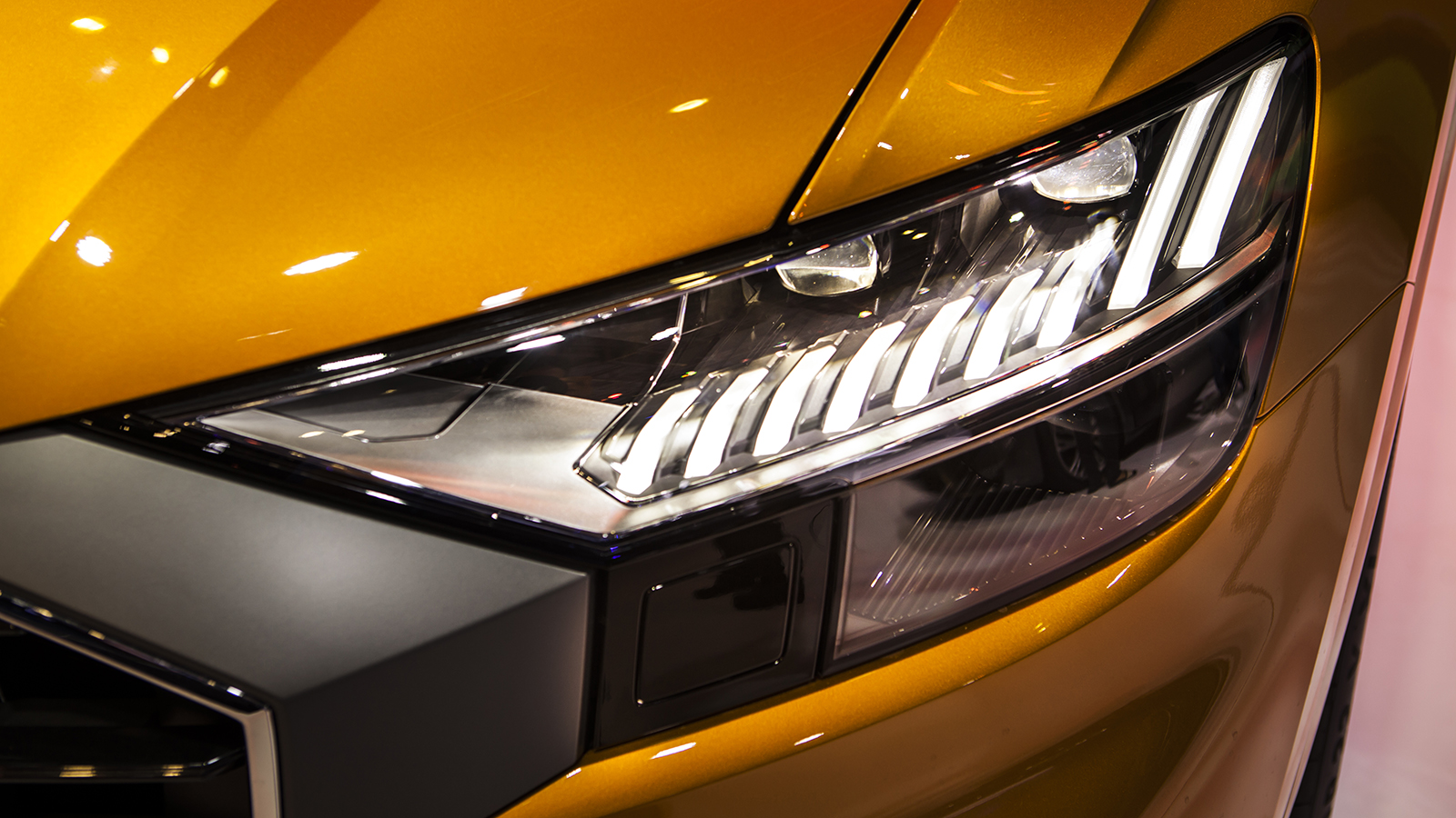 Đèn pha Audi Q8