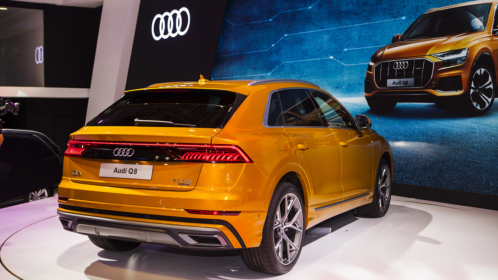 Thiết kế phía sau Audi Q8