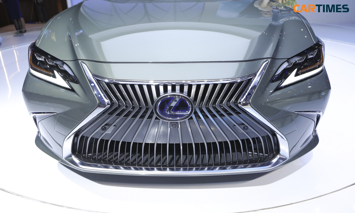 Thiết kế lưới tản nhiệt hình xe Lexus ES300h