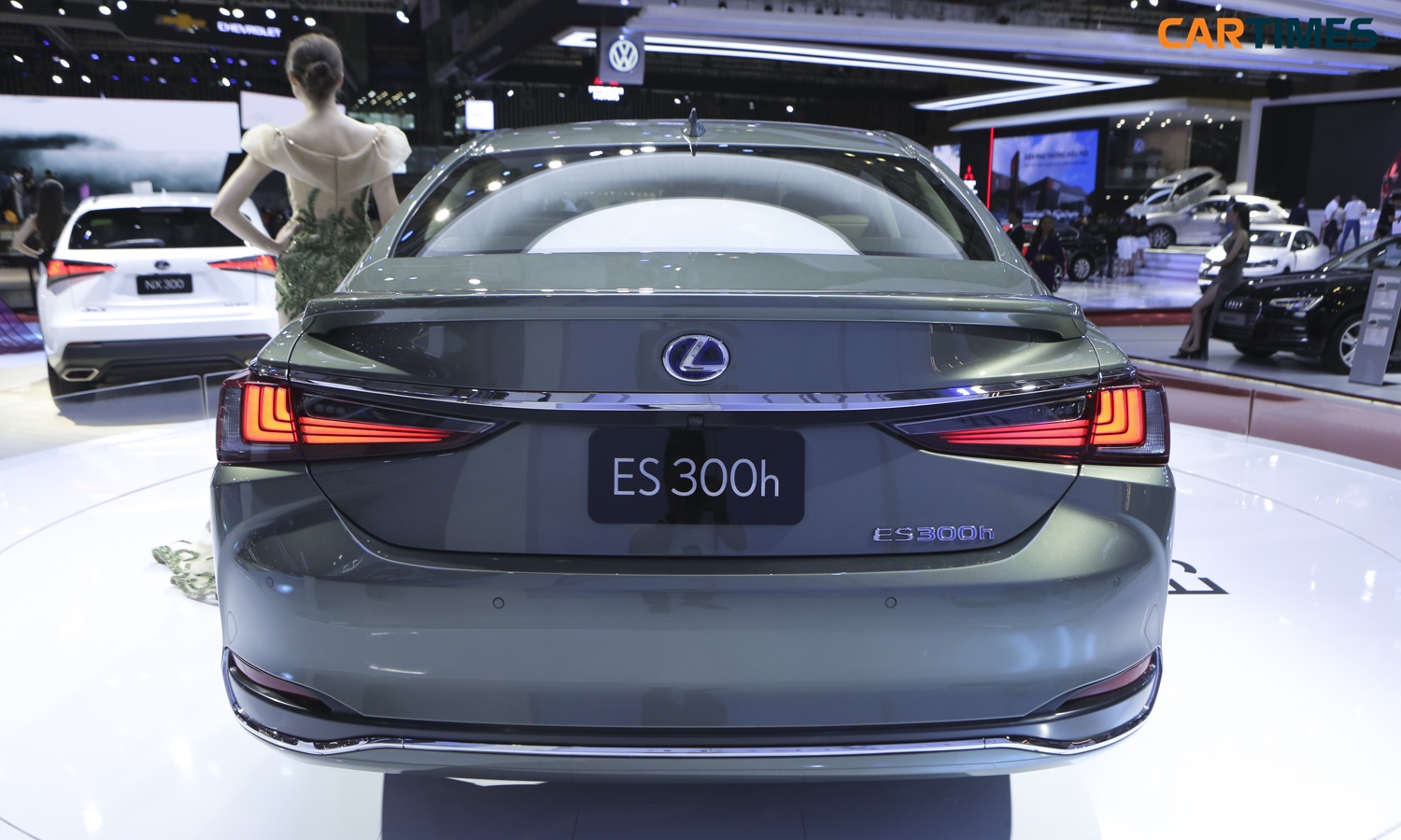 Thiết kế đuôi xe Lexus ES 300h