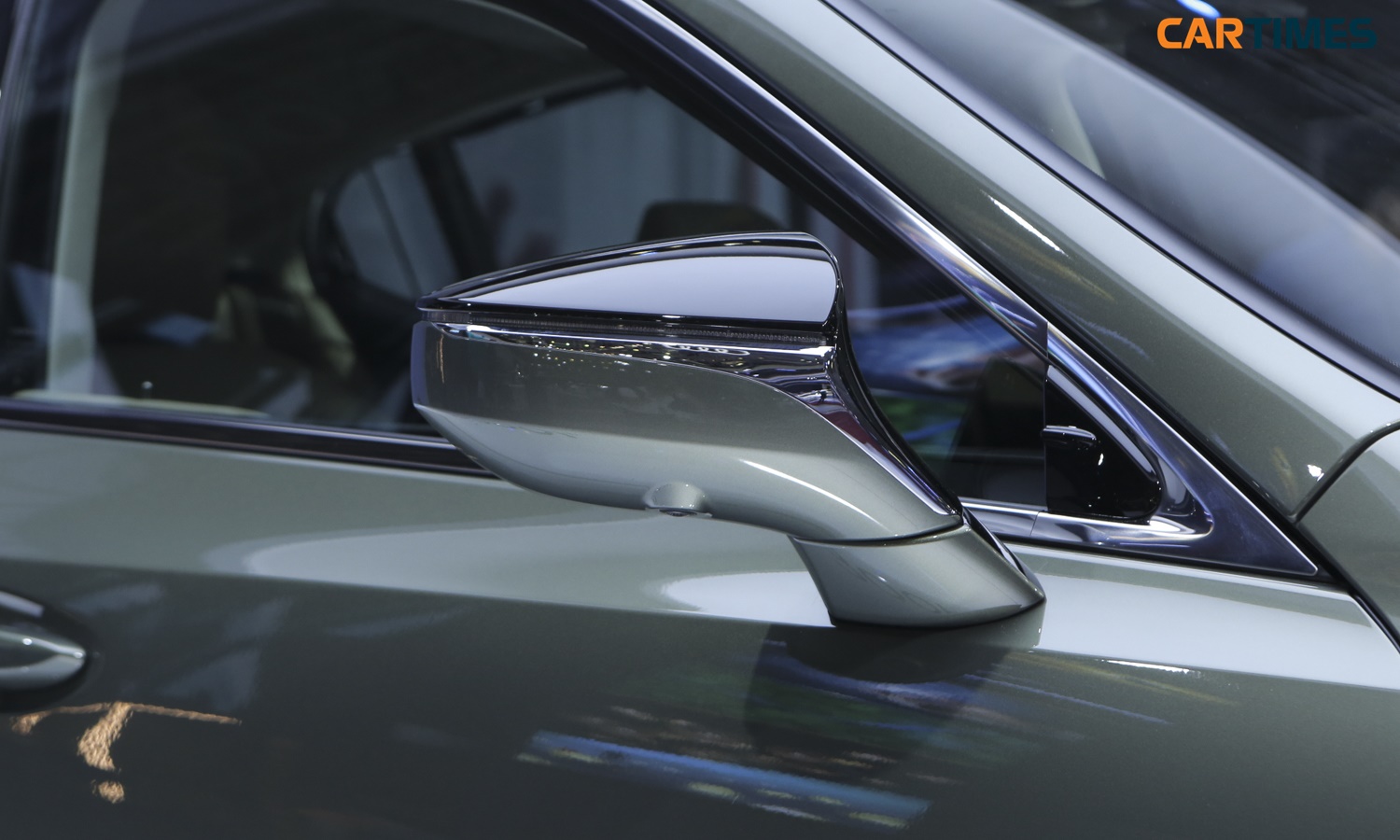 Gương chiếu hậu chỉnh điện báo rẽ và chống chói trên Lexus ES 300h