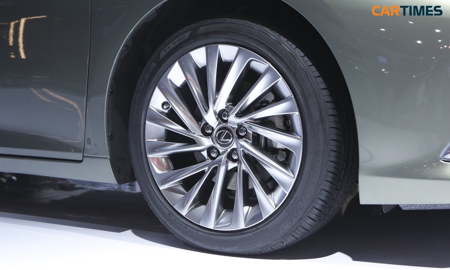 Thiết kế la zăng xe Lexus ES 300h
