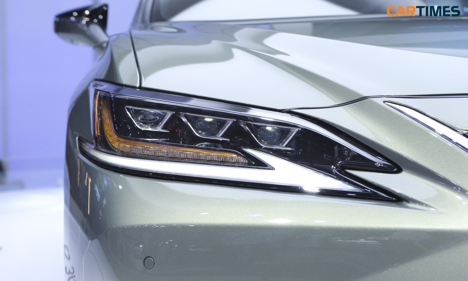 Thiết kế đèn pha xe Lexus ES 300h