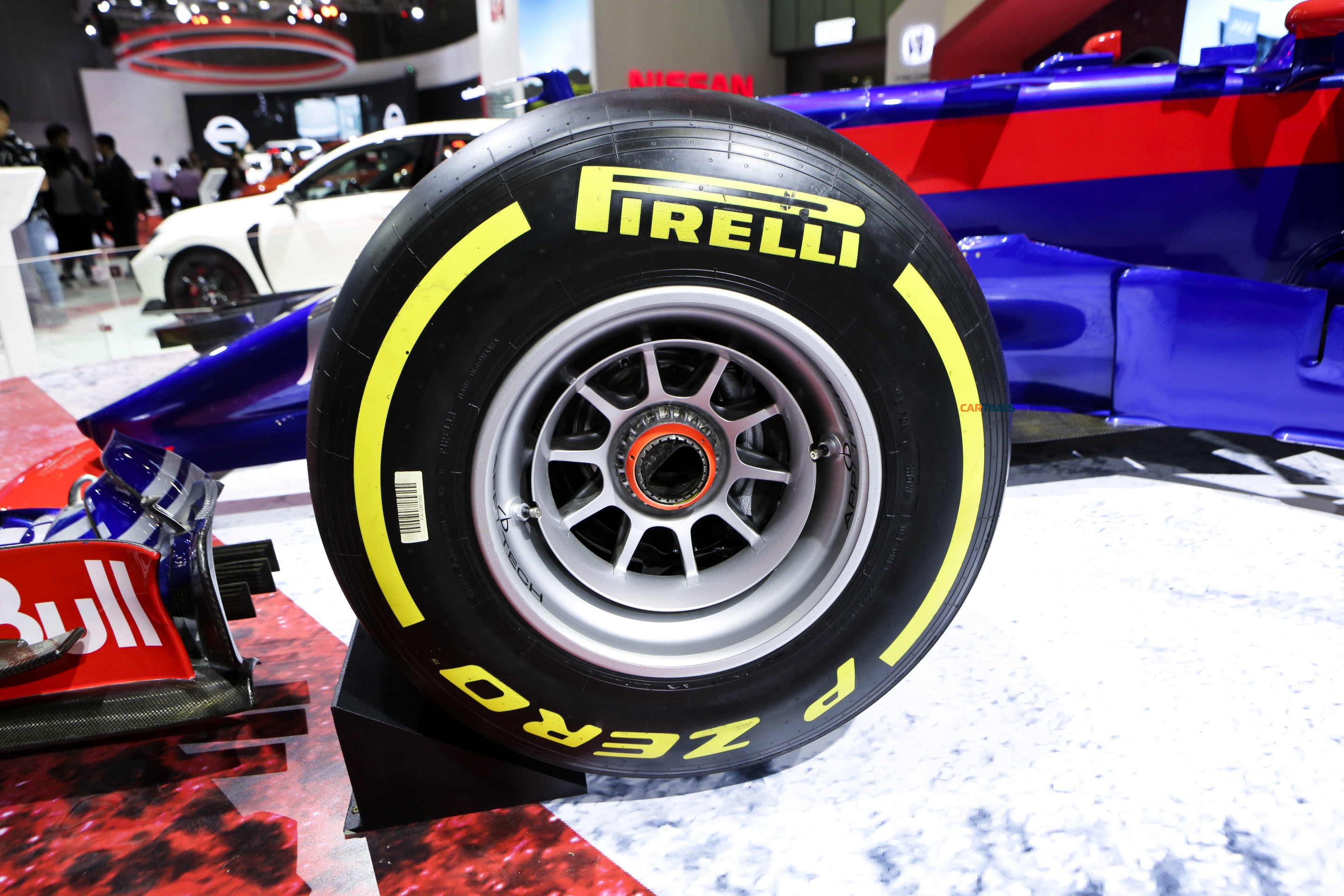 Xe sử dụng lốp đặc biệt của Pirelli