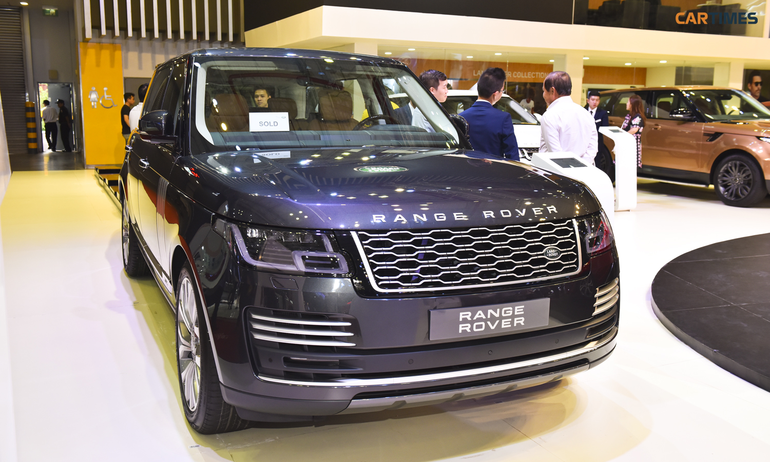 Chiếc xe Range Rover đã được bán ngay tại triển lãm 