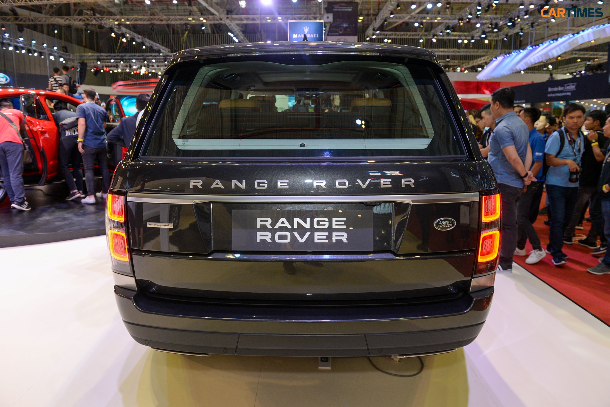 Thiết kế đầu xe Range Rover mới