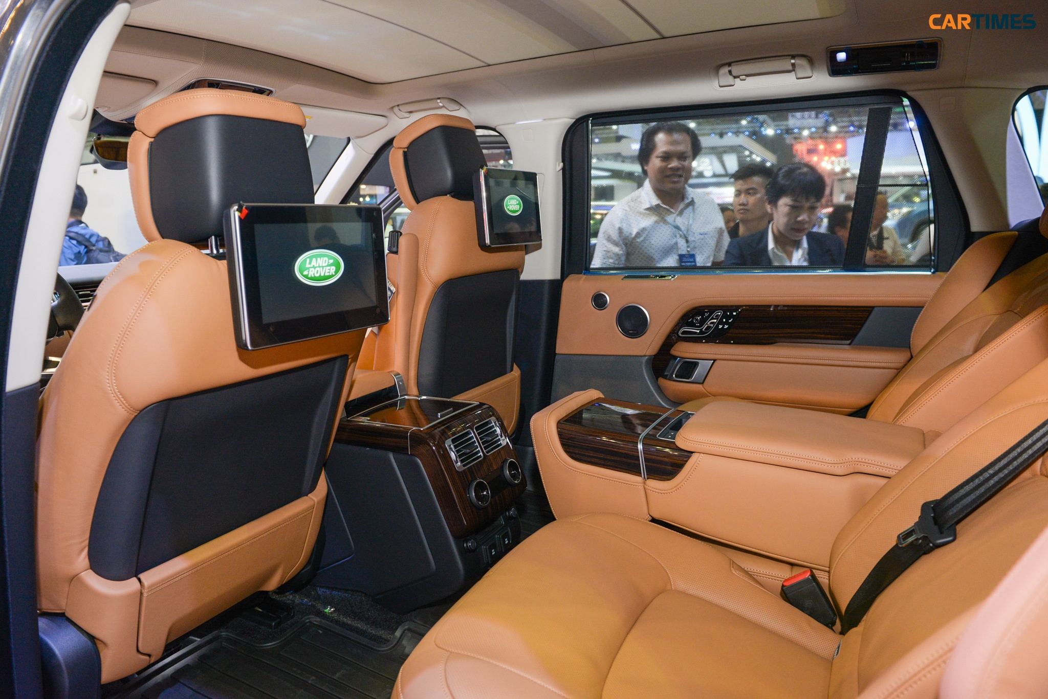 Thiết kế hàng ghế sau của xe Range Rover