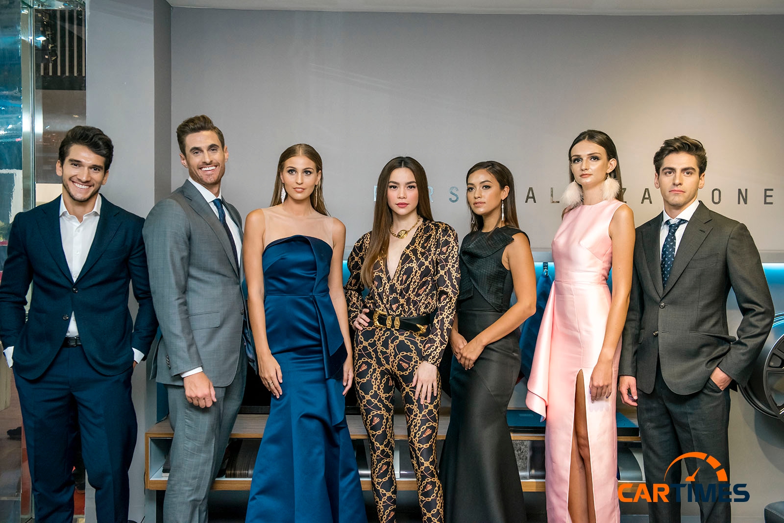 Dàn người mẫu của thương hiệu Maserati tại Triển lãm ô tô Việt Nam 2018