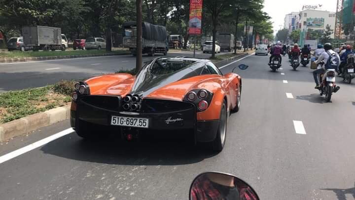 Chiếc xe lăn bánh dạo phố Tp Hồ Chí Minh