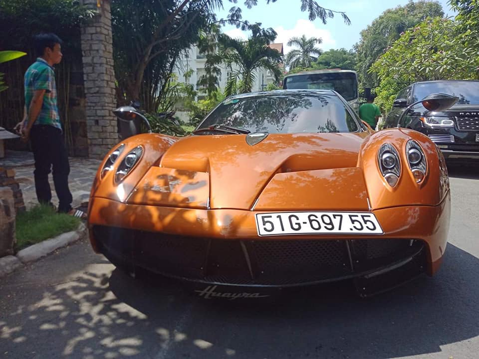 Siêu xe Pagani Huayra mang biển số 51G - 697.55