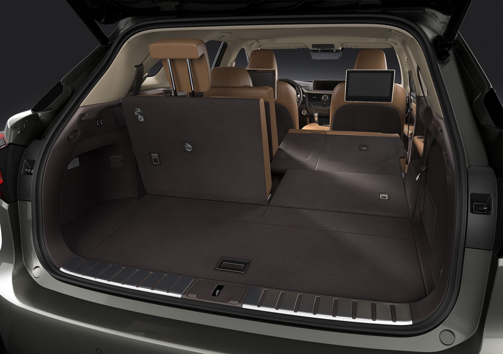 Khoang chứa đồ của Lexus RX rất rộng